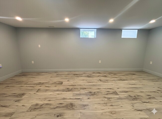 115 Green Rd in Hamilton, ON - Building Photo - Building Photo