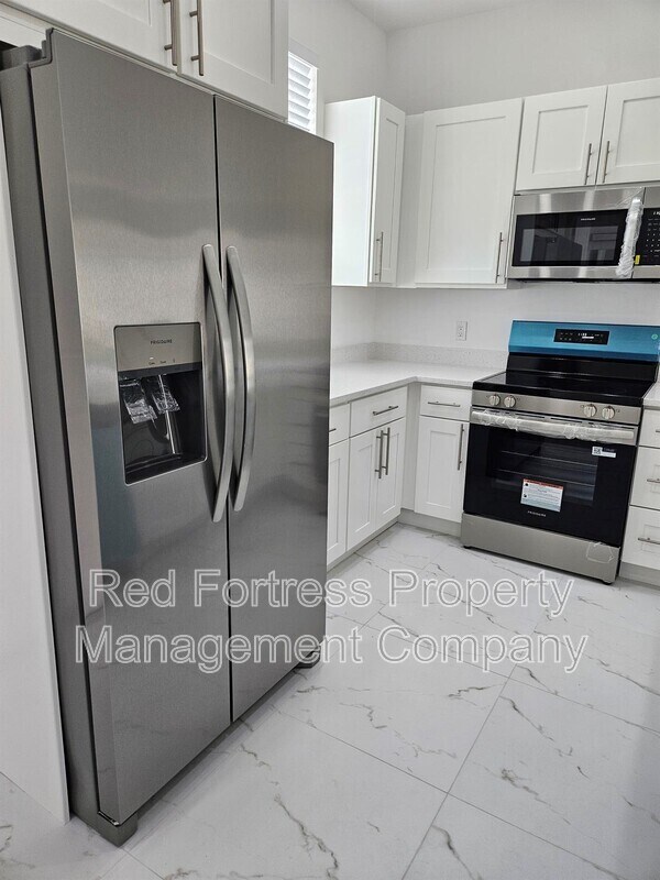 5146 Centennial Blvd in Lehigh Acres, FL - Foto de edificio - Building Photo