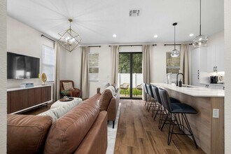 4337 Villa Alina Ct in Tampa, FL - Building Photo - Building Photo