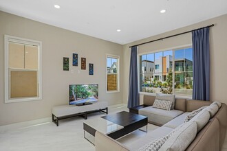 162 Scale in Irvine, CA - Building Photo - Building Photo