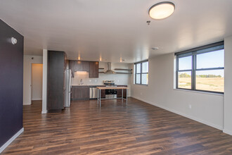 Area 57 C/D in Bismarck, ND - Building Photo - Interior Photo