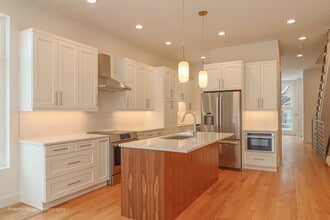 6123 S Ellis Ave in Chicago, IL - Building Photo - Building Photo