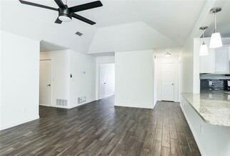 8532 Pedernales Trail in Fort Worth, TX - Foto de edificio - Building Photo