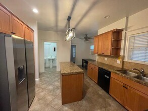 2723 Kenwood Ave in Los Angeles, CA - Building Photo - Building Photo