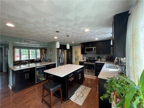 580 Old Main St in Coventry, RI - Foto de edificio - Building Photo