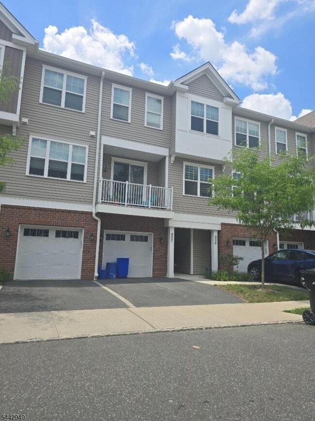 property at 907 Greenland Square