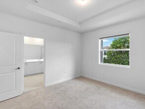 106 SW 184th Pl in Pembroke Pines, FL - Foto de edificio - Building Photo