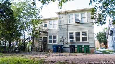 2020 W Woodlawn Ave in San Antonio, TX - Building Photo - Building Photo
