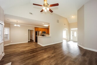 17 Westhill Dr in Newnan, GA - Foto de edificio - Building Photo