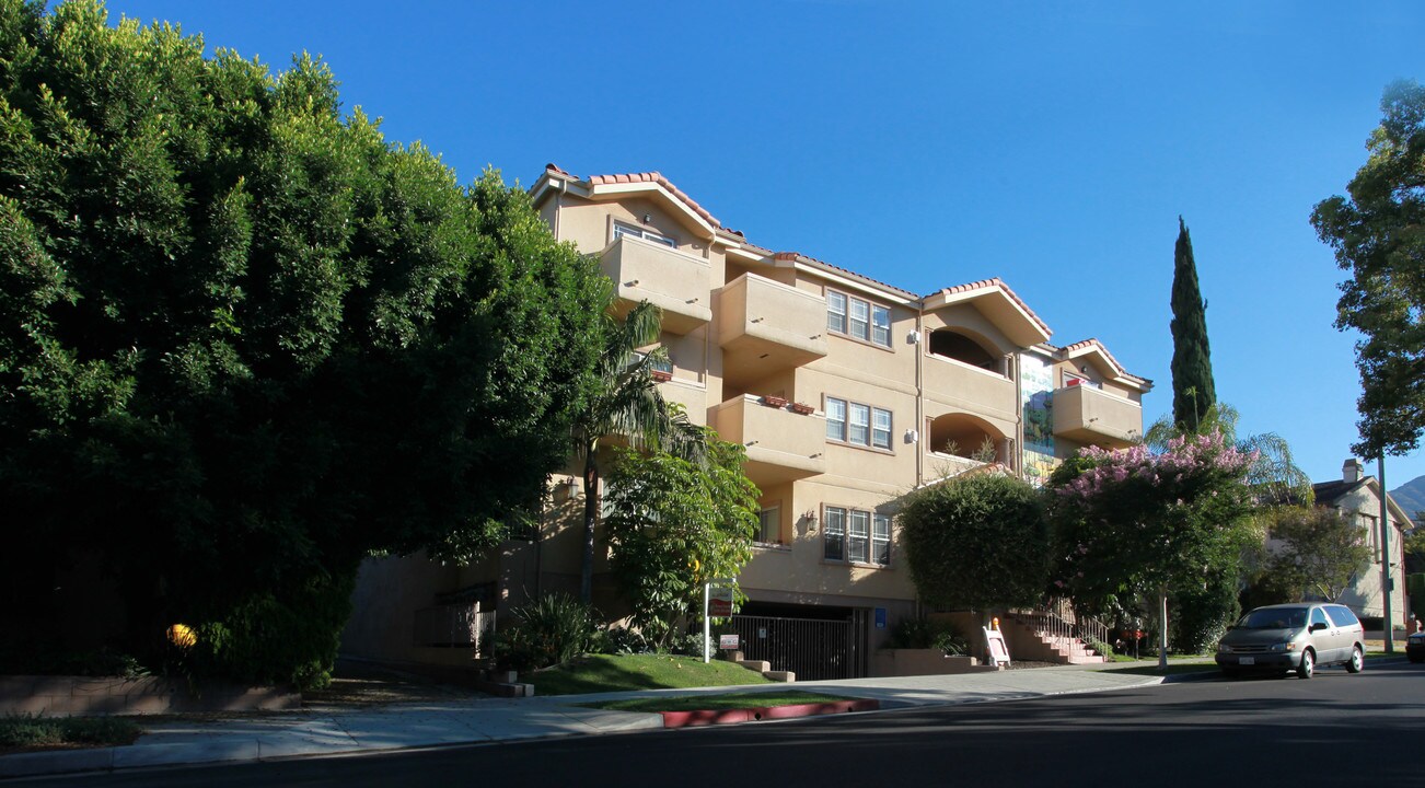 Residential Condominium in Burbank, CA - Building Photo