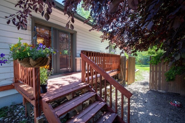 404 Snake River Dr in Alpine, WY - Building Photo - Building Photo