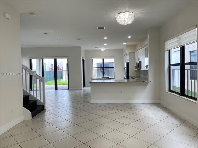 3316 W 98th Pl in Hialeah, FL - Building Photo - Building Photo