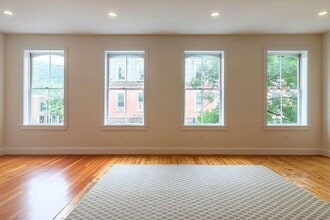 21 Central St in Woodstock, VT - Building Photo - Building Photo