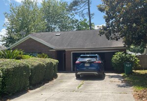 109 Clinton Ct in St. Marys, GA - Building Photo