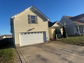1051 Cindy Jo Ct in Clarksville, TN - Building Photo - Building Photo