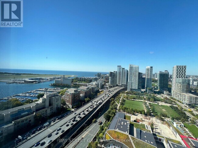 11 Brunel Ct in Toronto, ON - Building Photo - Building Photo