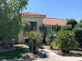 2481 Verna Ct in Palm Springs, CA - Building Photo