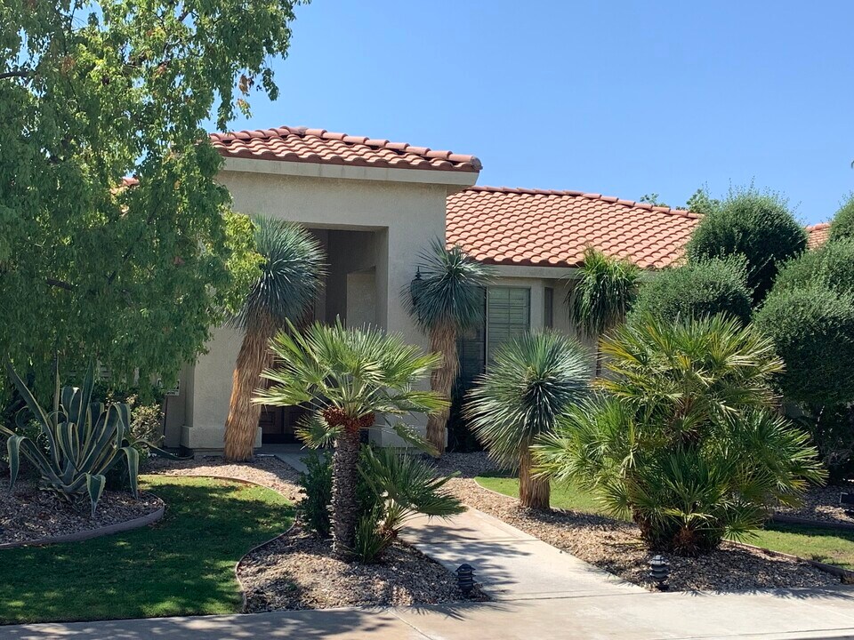 2481 Verna Ct in Palm Springs, CA - Building Photo