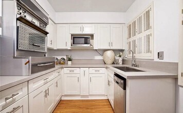 215 N Kenwood St in Glendale, CA - Building Photo - Building Photo