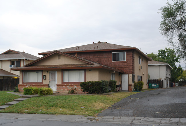 908 Carro Dr in Sacramento, CA - Building Photo - Building Photo