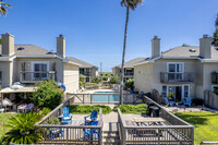 Leeward Cove Condominiums in Corpus Christi, TX - Foto de edificio - Building Photo