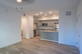 The Gates Apartment in Oklahoma City, OK - Building Photo - Interior Photo