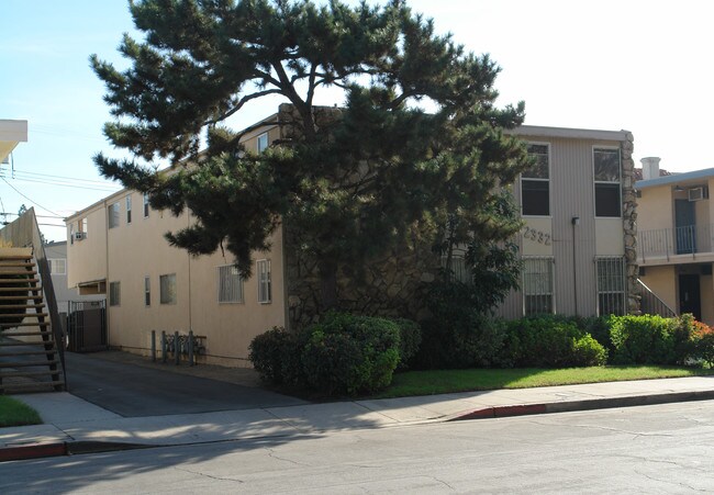 Maui Apartments in Burbank, CA - Building Photo - Building Photo