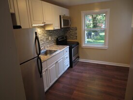 341 Hemlock Dr in Carnot-Moon, PA - Building Photo