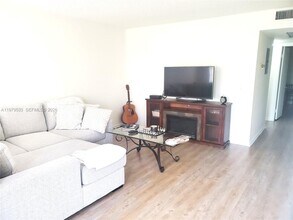 800 SW 131st Ave in Pembroke Pines, FL - Building Photo - Building Photo