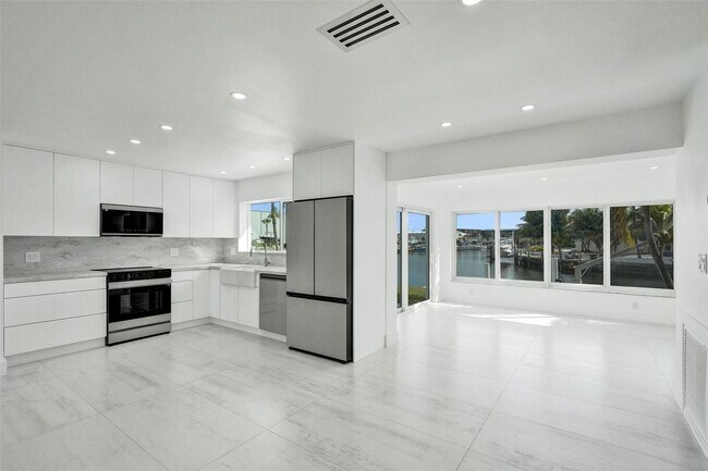 1960 SE 5th Ct in Pompano Beach, FL - Foto de edificio - Building Photo