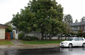 12552 Camus Ln in Garden Grove, CA - Foto de edificio - Building Photo