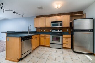 820 NW Naito Pkwy in Portland, OR - Building Photo - Building Photo