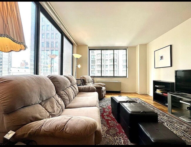 62 W 62nd St, Unit 11A The Allegro in New York, NY - Building Photo - Building Photo