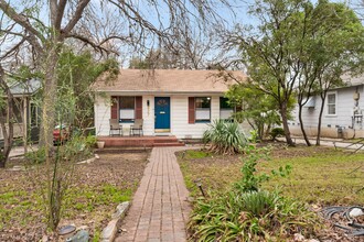 427 Corona Ave in San Antonio, TX - Building Photo - Building Photo