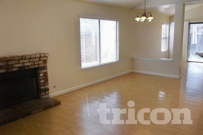 1085 Quail Valley Run in Oakley, CA - Foto de edificio - Building Photo