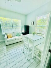 1036 Francis St in West Palm Beach, FL - Building Photo - Building Photo
