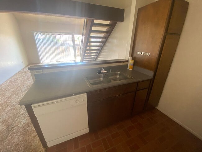 902 W Cameron St in Hanford, CA - Building Photo - Building Photo
