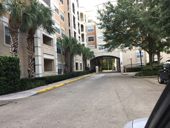 300 E South St in Orlando, FL - Building Photo - Building Photo