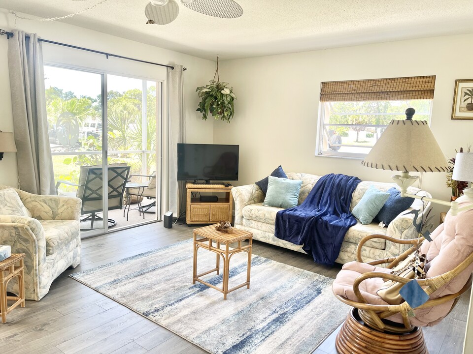400 Base Ave E, Unit 400 Base Ave in Venice, FL - Building Photo