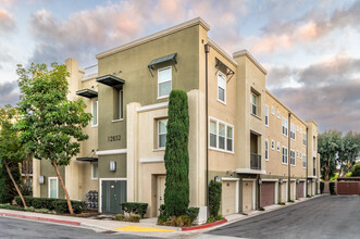 12842 Palm St in Garden Grove, CA - Foto de edificio - Building Photo