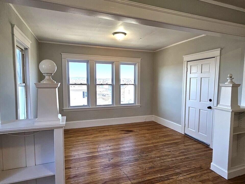 169 Perry Ave in Worcester, MA - Building Photo