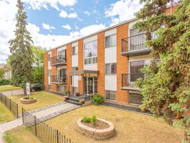 11520 124th St NW in Edmonton, AB - Building Photo