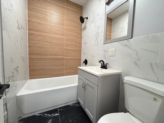 319 Summit Ave in Jersey City, NJ - Foto de edificio - Building Photo