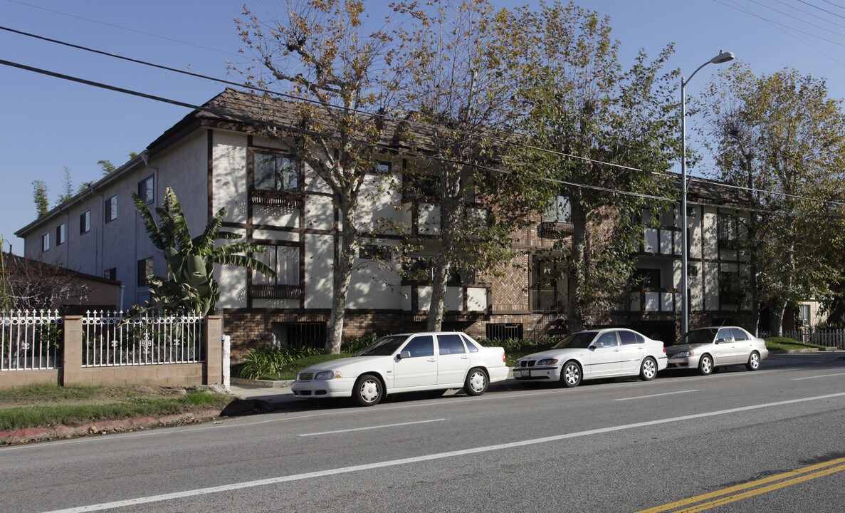 6250 Fulton Ave in Van Nuys, CA - Building Photo