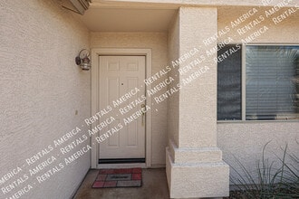 6437 W Saddlehorn Rd in Phoenix, AZ - Building Photo - Building Photo