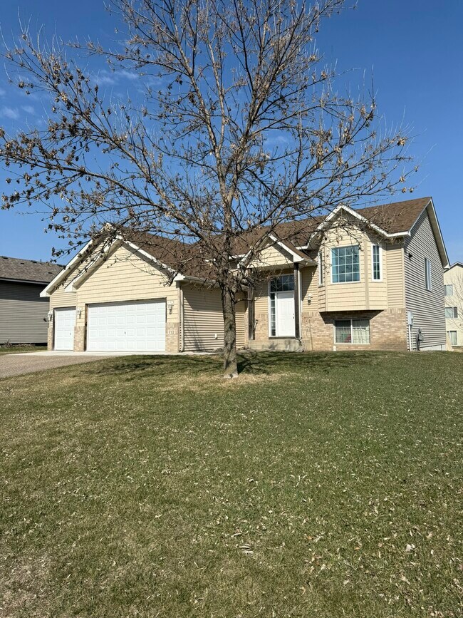 property at 712 Brook Cir W