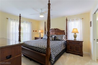 337 Robin Hood Cir in Naples, FL - Building Photo - Building Photo