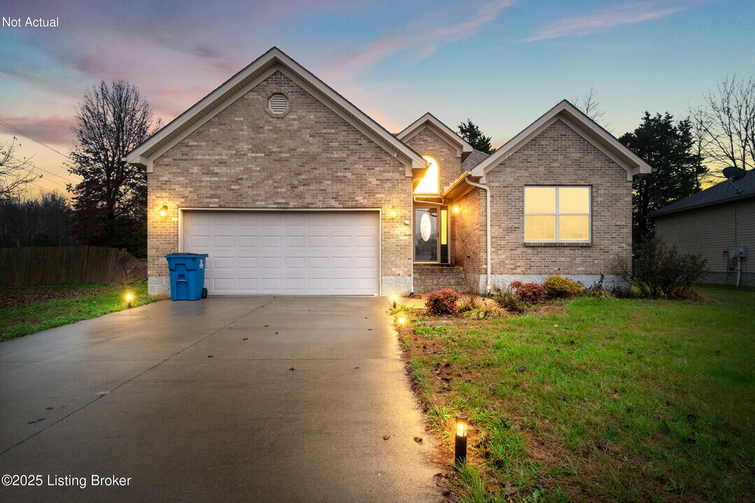 175 Hannah Way in Shepherdsville, KY - Building Photo