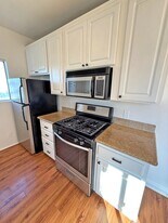 5000 Whitsett Ave, Unit 203 in Los Angeles, CA - Building Photo