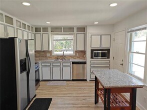 810 Wesleyan Dr in Macon, GA - Building Photo - Building Photo